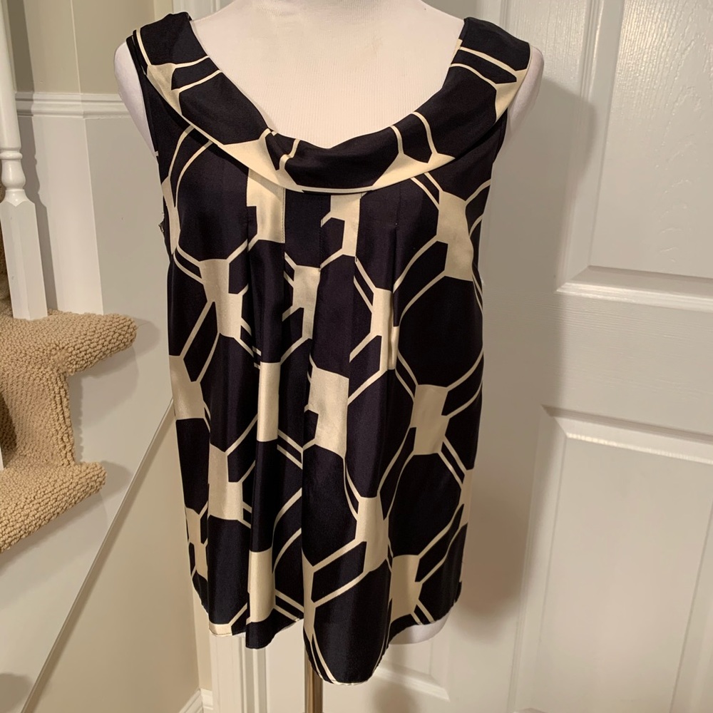 NWOT, silk blouse w geometric pattern, navy/cream